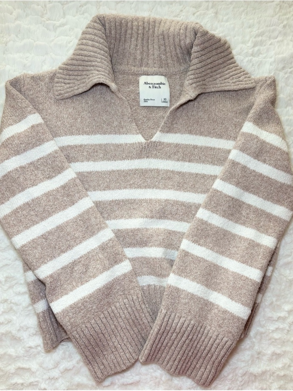 Abercrombie & Fitch Cream and Beige Striped V‑Neck Collared Sweater